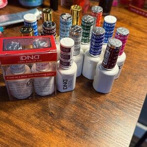 Large bundle of 25 professional gel polishes/dip powders and UV lamp